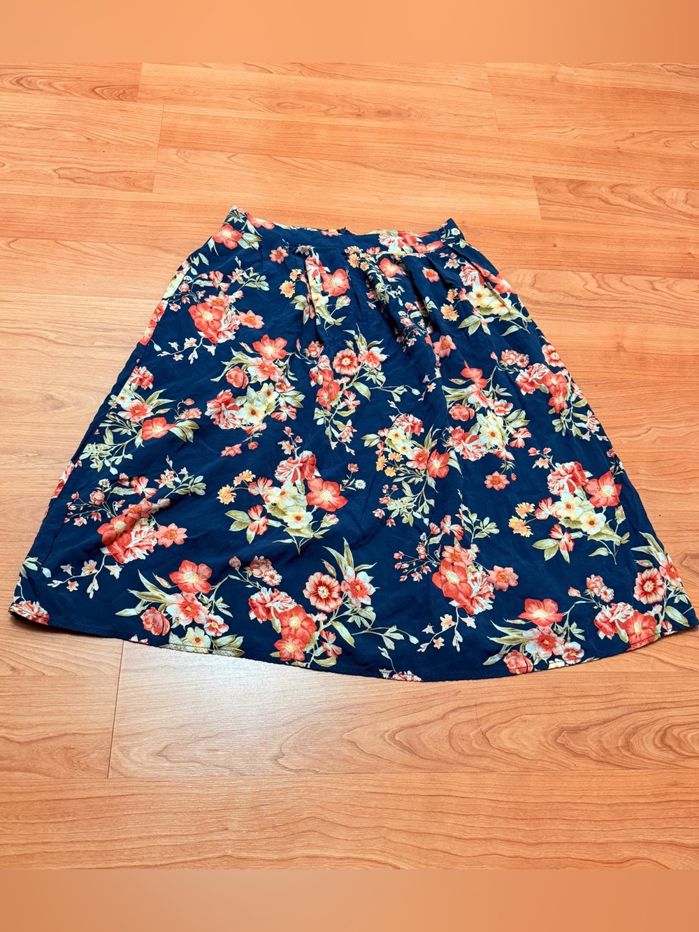 FOREVER 21 NAVY BLUE FLORAL MIDI SKIRT SMALL